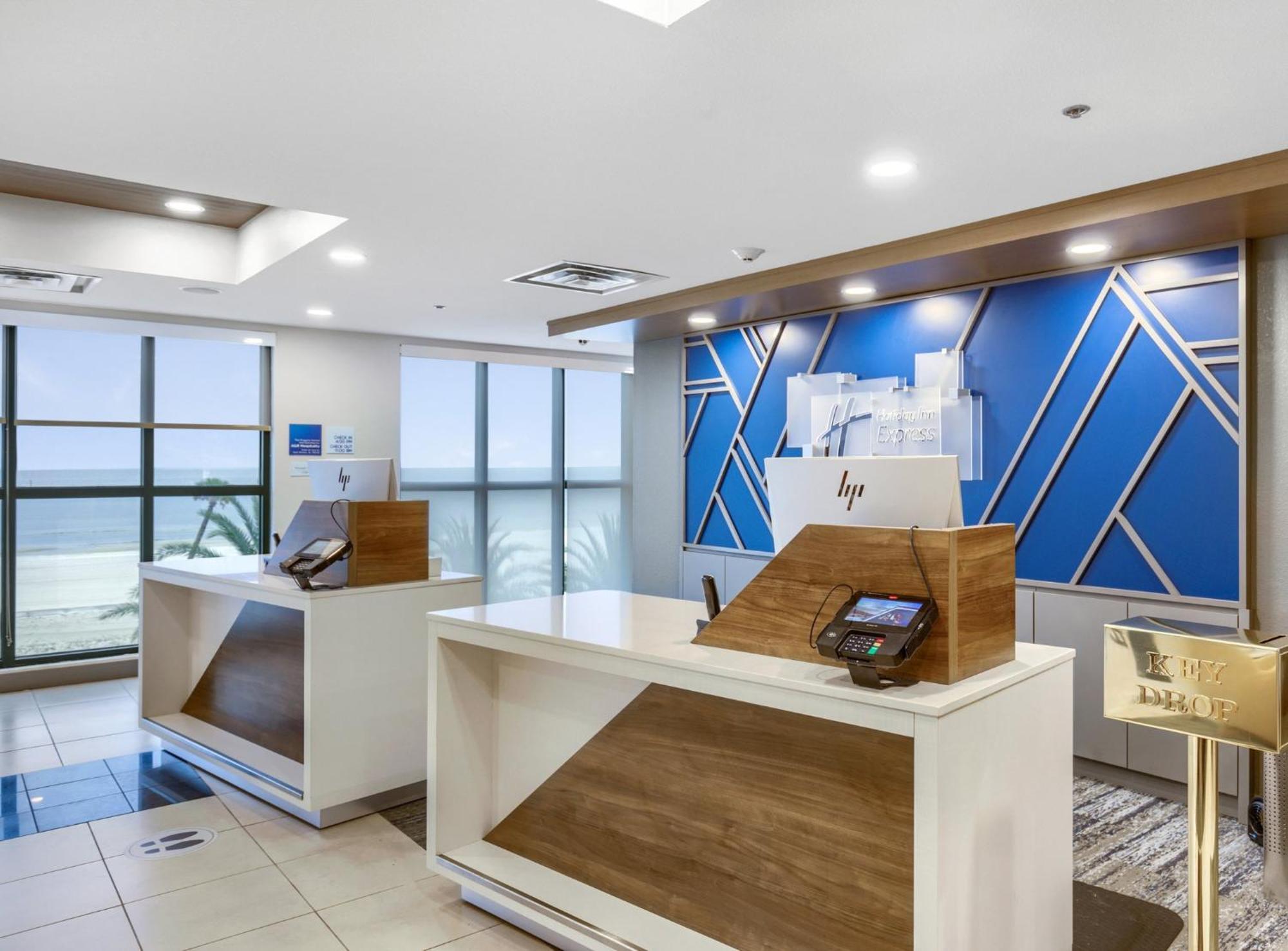 Holiday Inn Express - Gulfport Beach By Ihg Zewnętrze zdjęcie