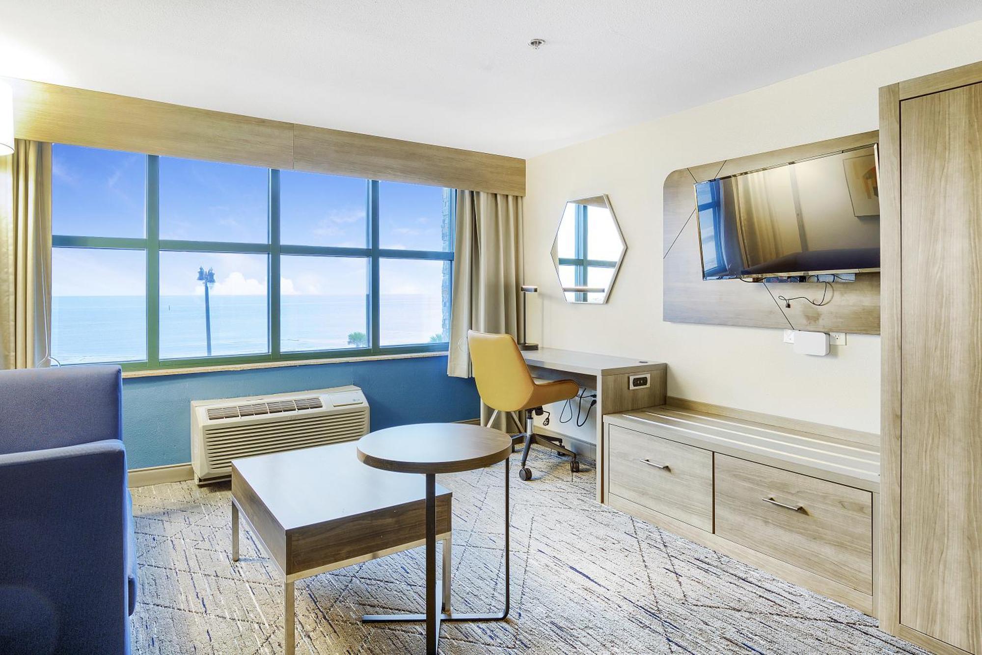 Holiday Inn Express - Gulfport Beach By Ihg Zewnętrze zdjęcie